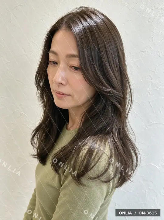 アッシュブラウン ウェーブロングのヘアスタイル写真（AIで作った架空の人物）
